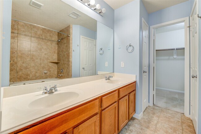 Building Photo - 8422 Sunset Loch Dr