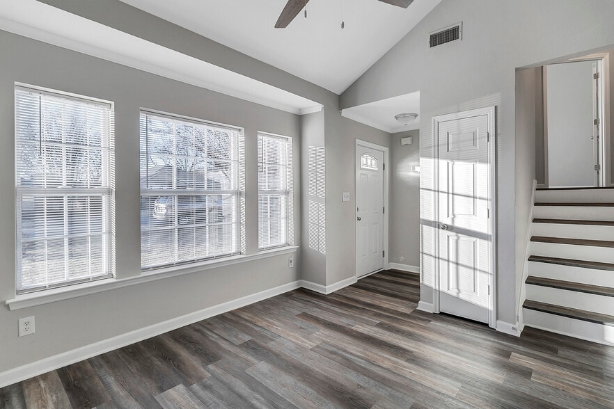 Living room - 2285 Joann Dr