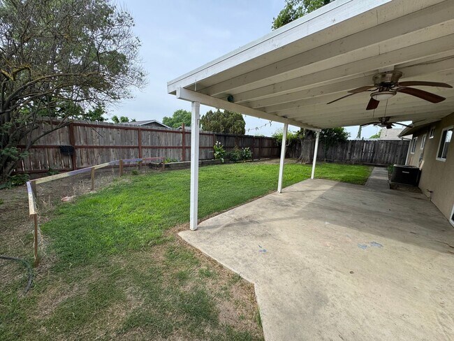 Building Photo - 566 Meadow Ln