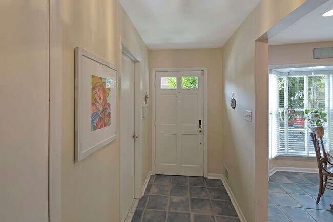 Building Photo - Beautiful Cape Cod 5 Bedroom