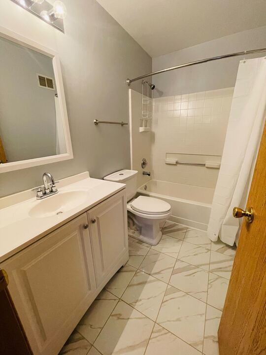 Building Photo - 1740 Windcrest Ln