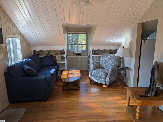 Building Photo - 260 E Greer St