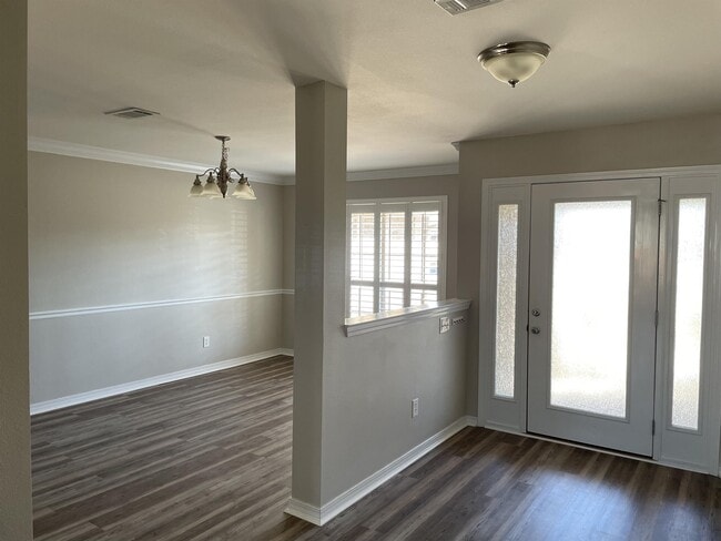 Building Photo - 8770 Kennedy Dr