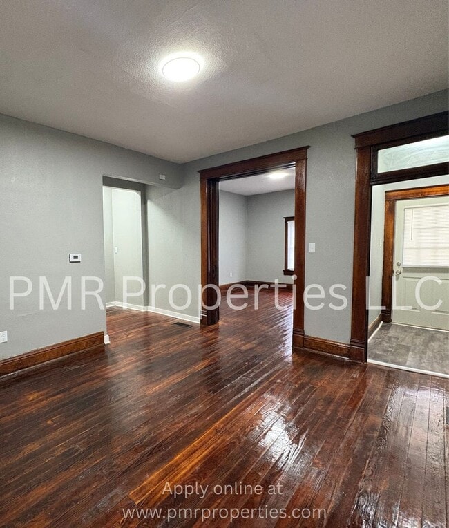 Building Photo - 3 Bedrooms / 1 Bathroom House