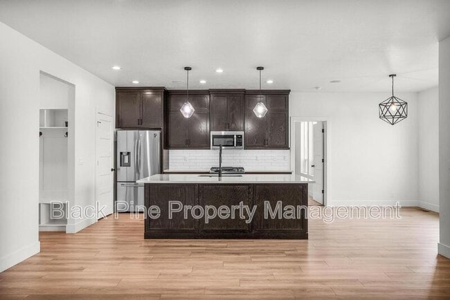 Building Photo - 2167 Klemmer Ave N