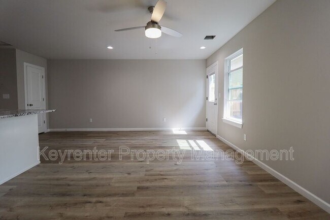 Building Photo - 218 N Cleveland Ave