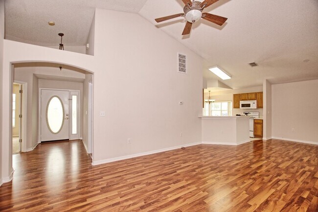 Building Photo - Spacious 3/2 Home For Rent in Davenport with extra Florida/Sun Room!!