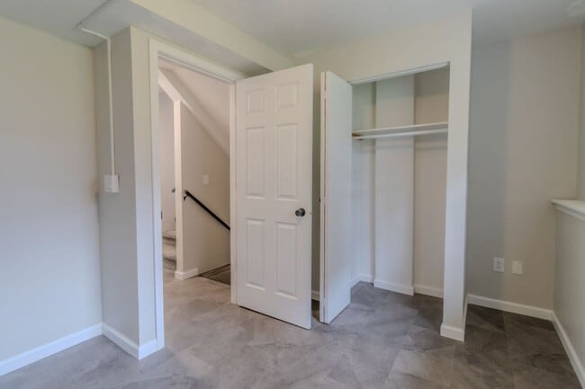 Building Photo - Bright & Updated 4-Bedroom Home Close to Everything