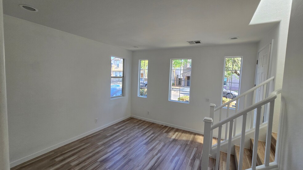 Building Photo - 6622 W Polk St