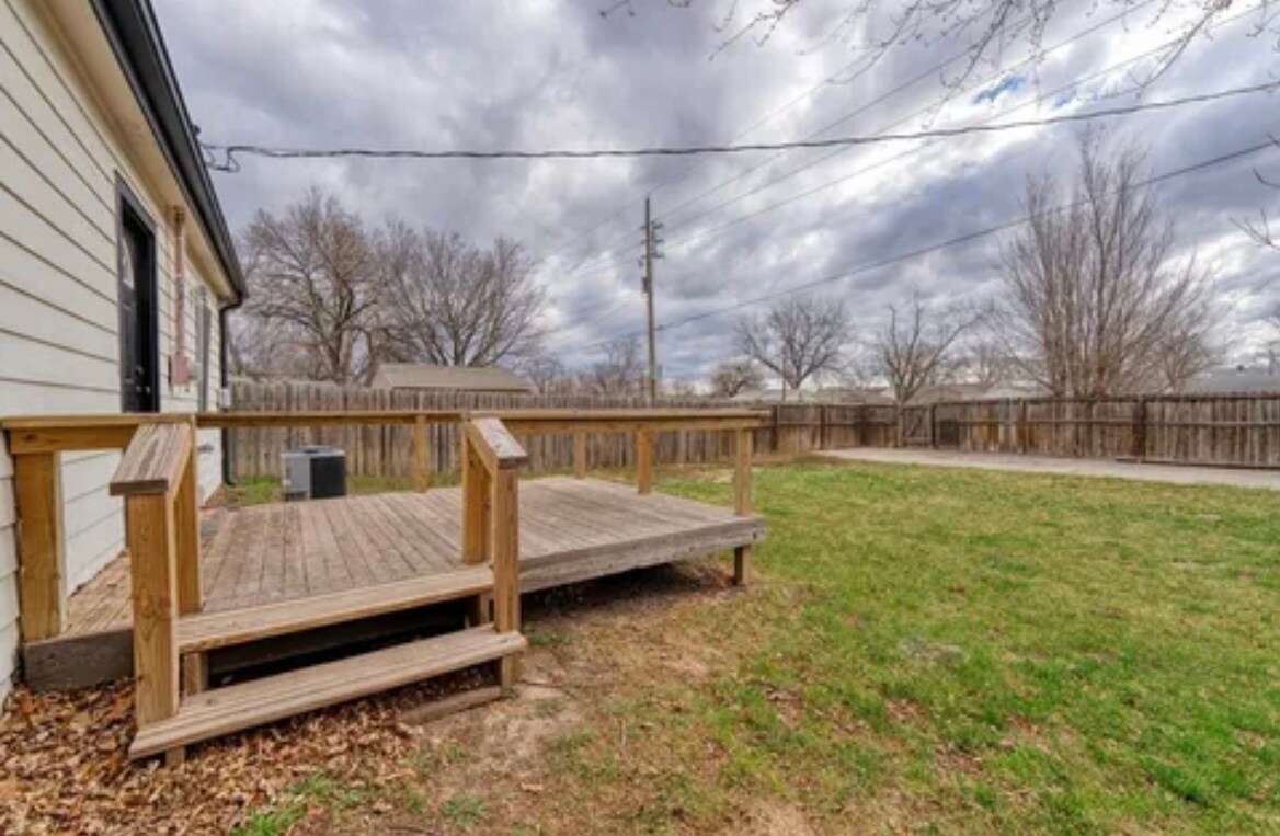 Building Photo - 761 S 5th St