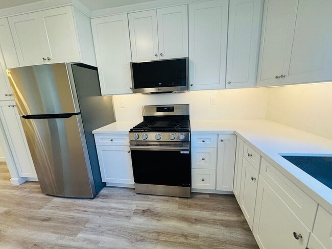 Building Photo - Remodeled Single-Level Beauty in Wildwood!