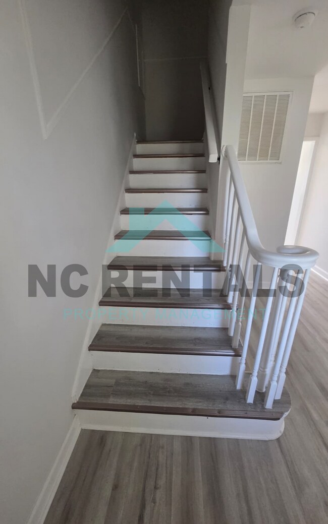 Building Photo - 2300 Carlford Rd