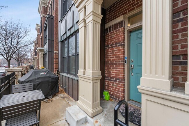 Building Photo - 1008 Portland Ave