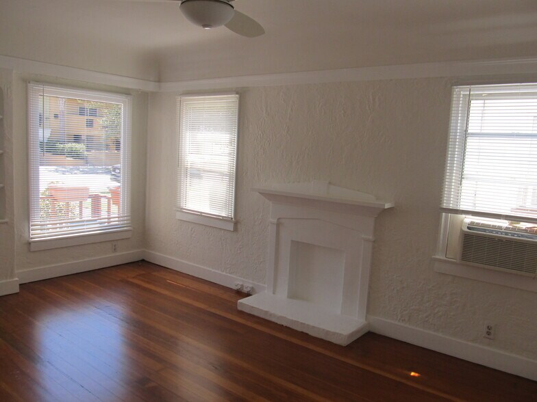 Building Photo - 11217 La Maida St
