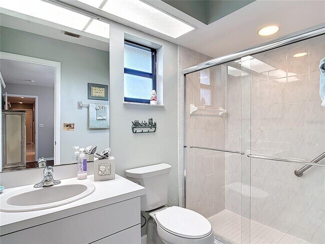 Building Photo - 290 Rotonda Cir