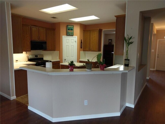Building Photo - 1041 Disraeli Cir