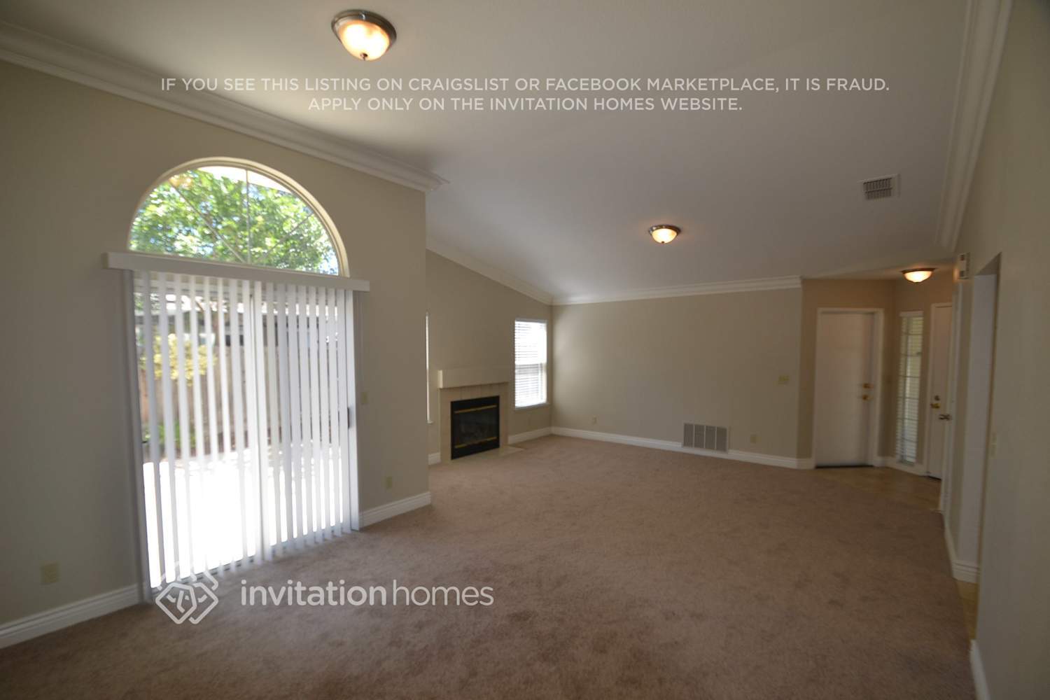Building Photo - 9417 Soaring Oaks Dr