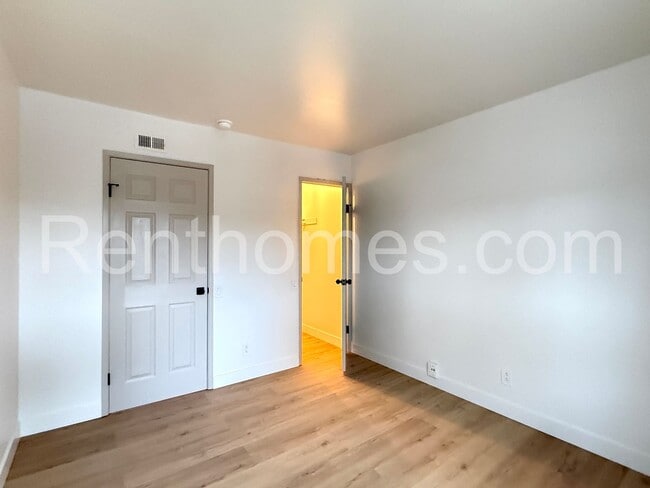 Building Photo - 9342 Twin Mountain Cir