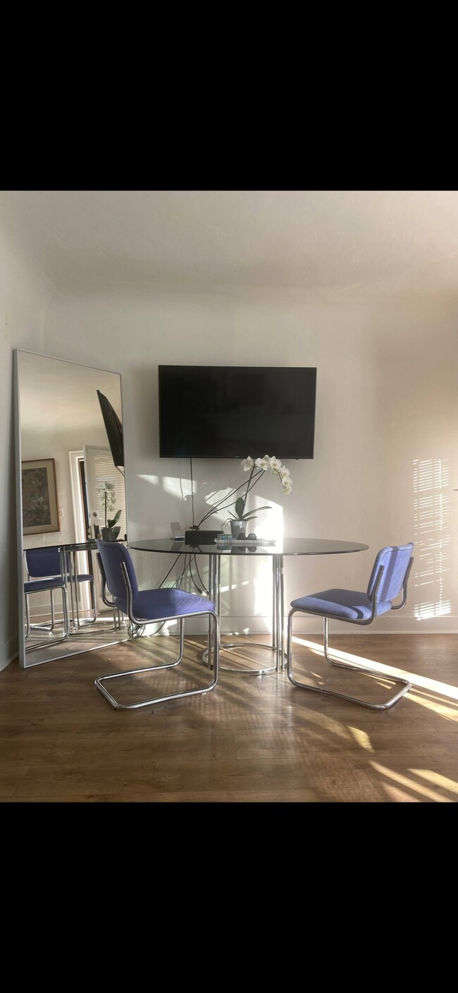 Building Photo - 4525 Avocado St