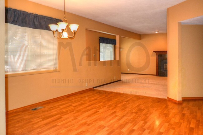 Building Photo - Spacious Wandermere Area Home