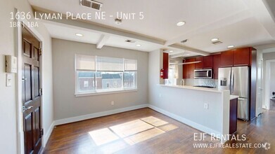 Building Photo - Updated One Bedroom W/Stainless Steel Appl...