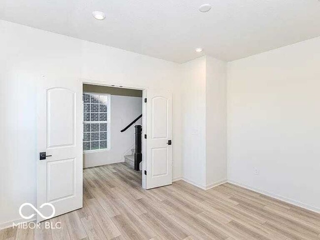 Building Photo - 1740 Blenker Dr