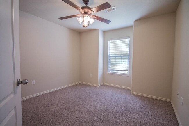 Building Photo - 931 Kensington Dr