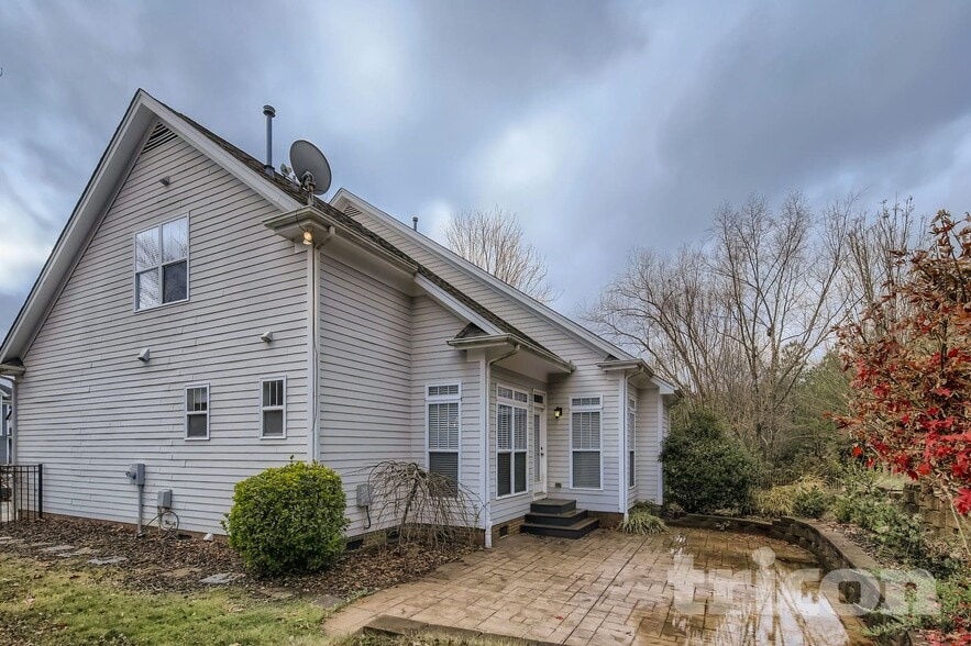 Building Photo - 1519 Peak Ct