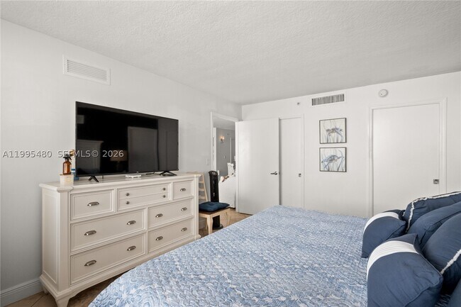 Building Photo - 6917 Collins Ave