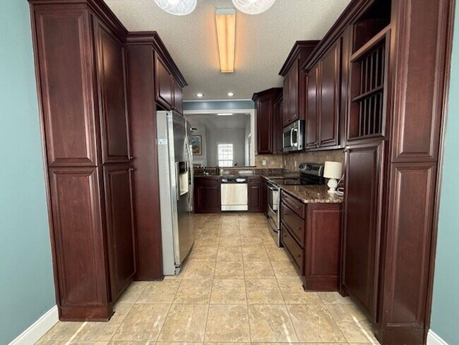 Building Photo - 5026 Greyfield Pl N