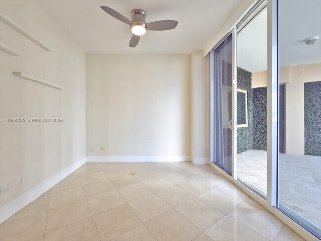Building Photo - 848 Brickell Key Dr