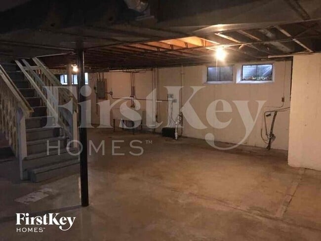 Building Photo - 2543 Oakwood Drive