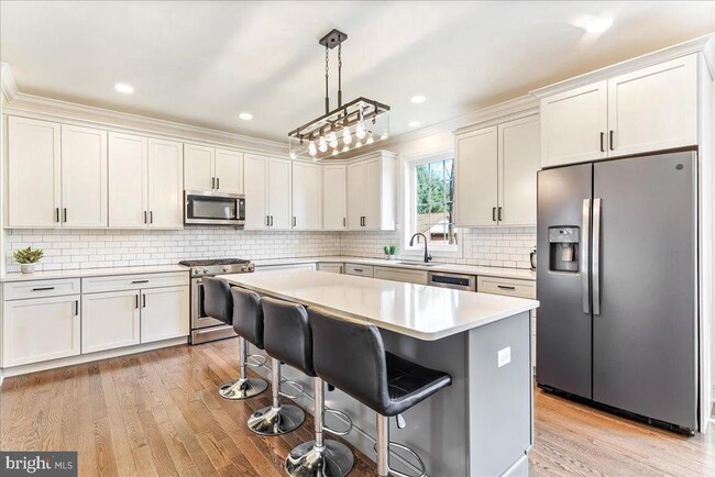 Building Photo - 321 Middletown Rd