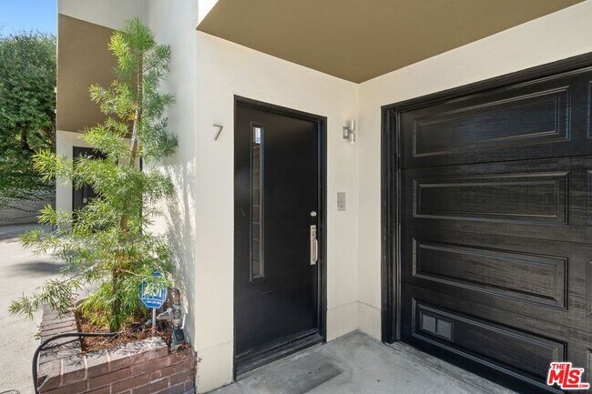 Building Photo - 3023 Berkeley Ave