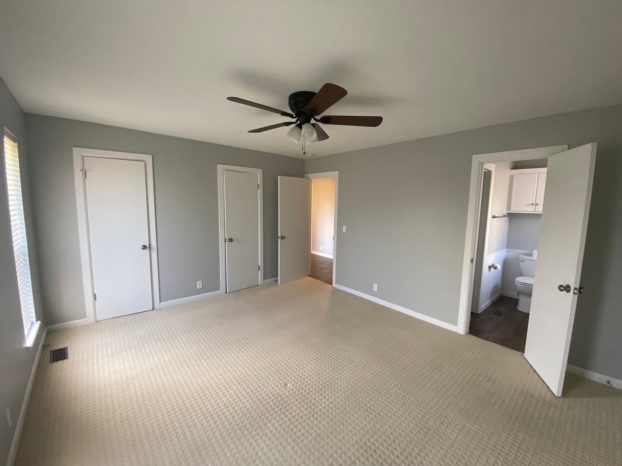 Building Photo - 801 Rolling Hill Terrace