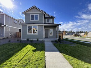 Building Photo - 294 E Viceroy Ave