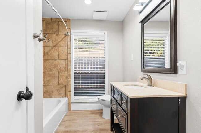 Building Photo - 14007 Overbrook Ln