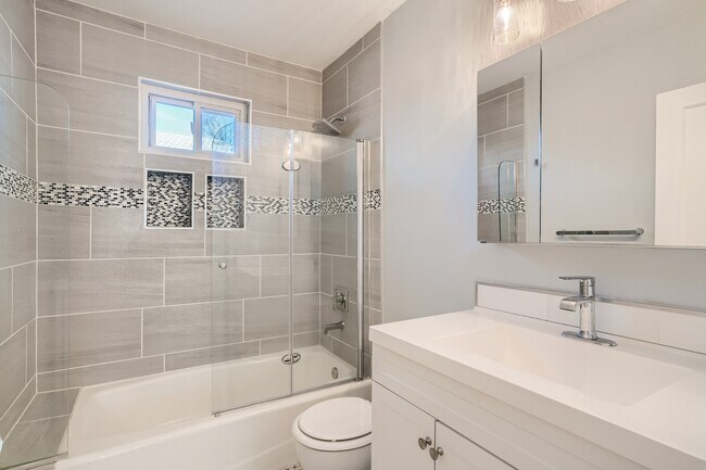 Building Photo - 1471 S Franklin St