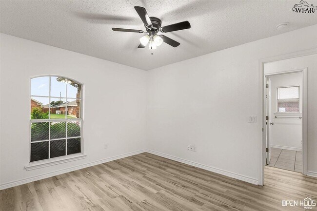 Building Photo - 6017 Sandy Hill Blvd