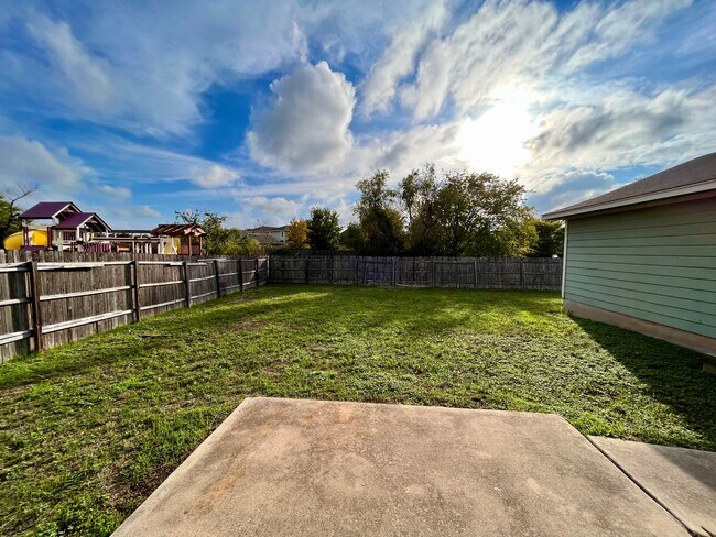 Building Photo - 2825 Deerfern Ln