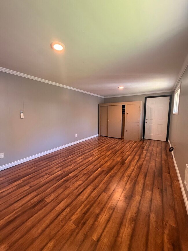 Building Photo - 4-Bedroom 4-Bathroom home with attached Studio apartment