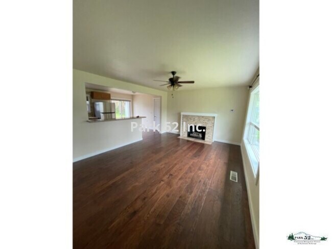 Building Photo - 7022 S Thompson Ave