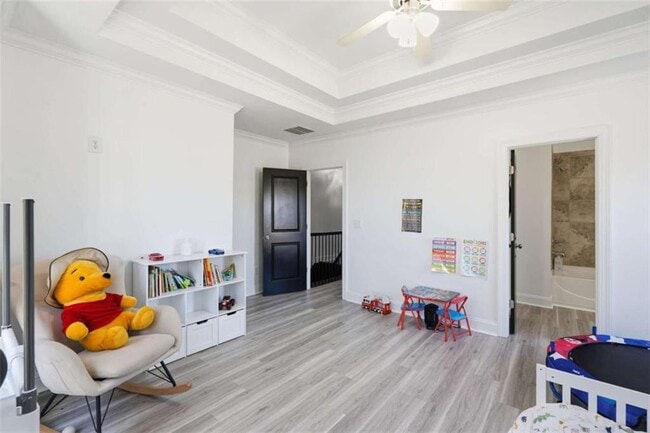 Building Photo - 9931 Mancunian Way