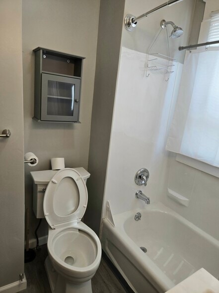 Bathroom - 414 Taunton Pl