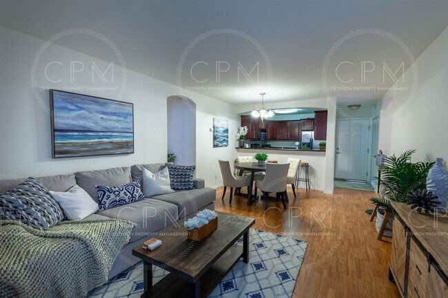 Building Photo - Charming 3-Bed, 2-Bath Condo in Prime Coll...