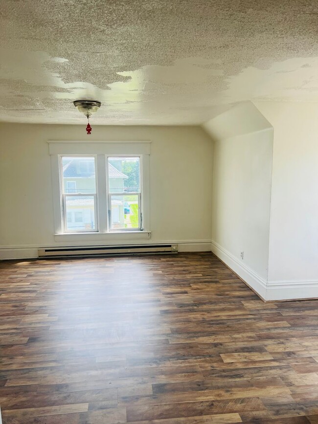 Building Photo - Studio apartment 3rd Floor Unit