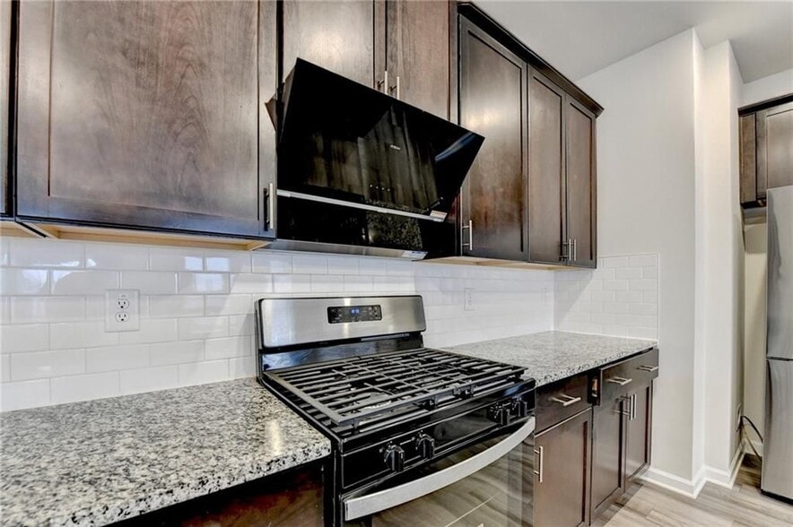 Building Photo - 2214 Whitworth St