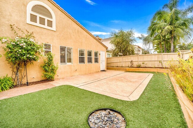 Building Photo - Beautiful & Spacious Single Level Eastlake...