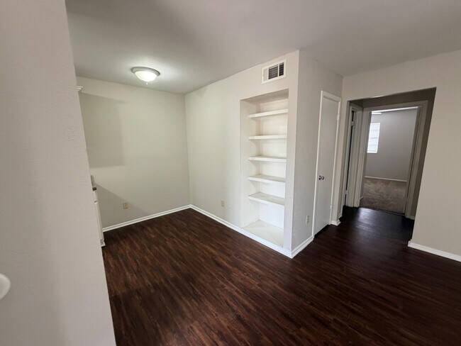 Building Photo - 3302 Salisbury Ave