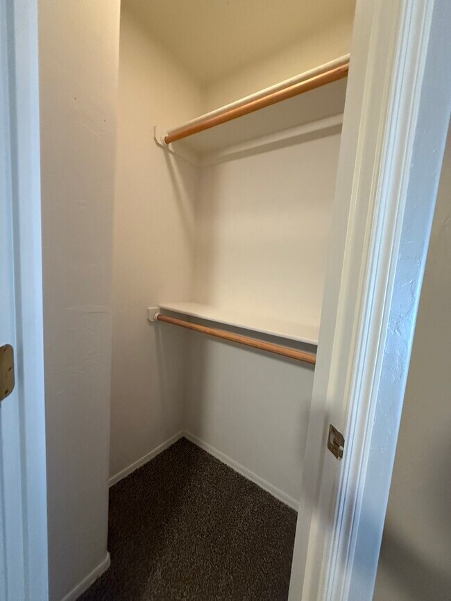 Building Photo - HOUSE FOR RENT